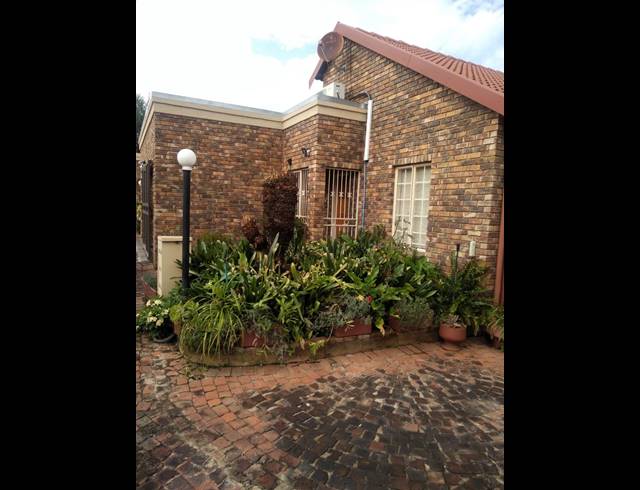 3 BEDROOM TOWNHOUSE FOR SALE IN CLAREMONT